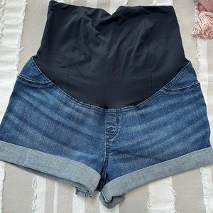 Isabel Maternity Shorts in sizes 8 & 10!